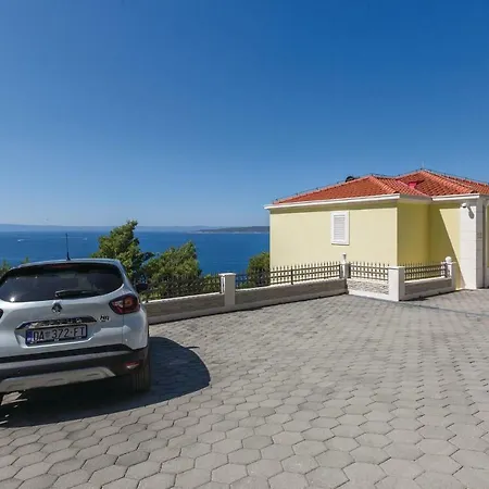 One-bedroom In דירה